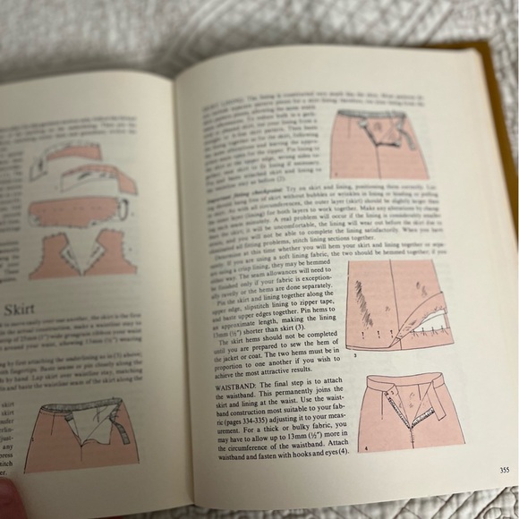 The Vogue Sewing Book 1975 Vintage - Picture 9 of 10